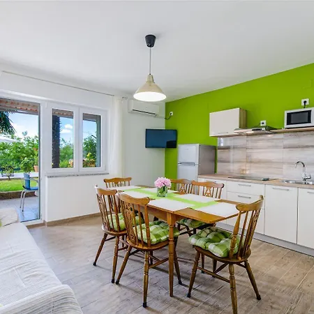 Mediterranes Mit Meerblick, Parkplatz, Babybett, Garten * Crikvenica