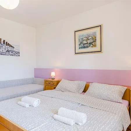 Apartamento Mediterranes Mit Meerblick, Parkplatz, Babybett, Garten *