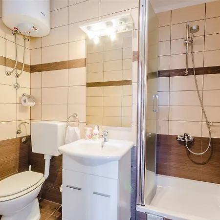 Apartamento Mediterranes Mit Meerblick, Parkplatz, Babybett, Garten