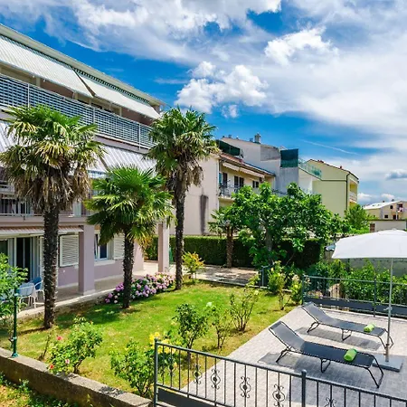 Mediterranes Mit Meerblick, Parkplatz, Babybett, Garten Apartament *