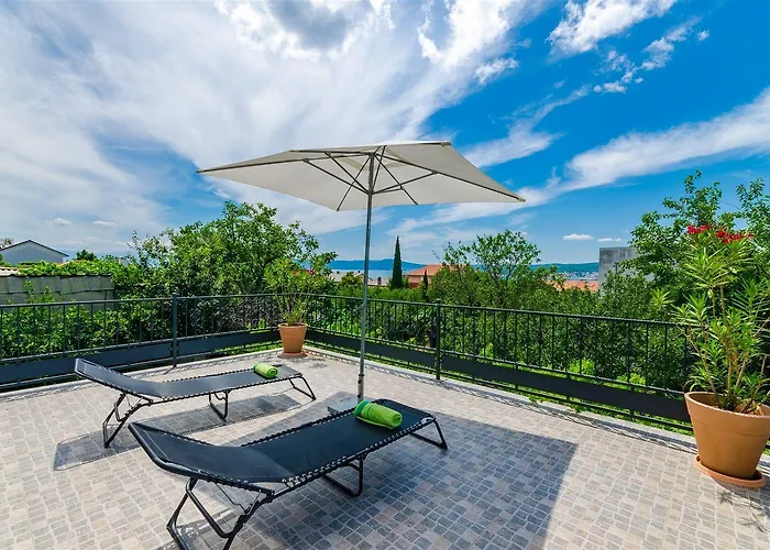 Mediterranes Mit Meerblick, Parkplatz, Babybett, Garten Apartament *