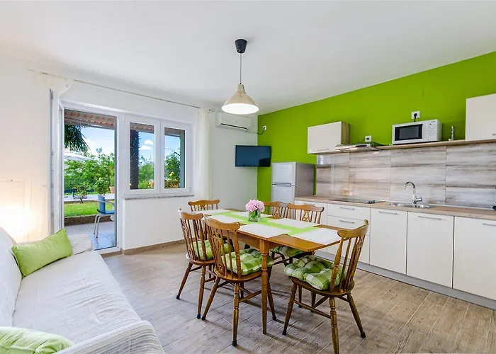 Mediterranes Mit Meerblick, Parkplatz, Babybett, Garten * Crikvenica