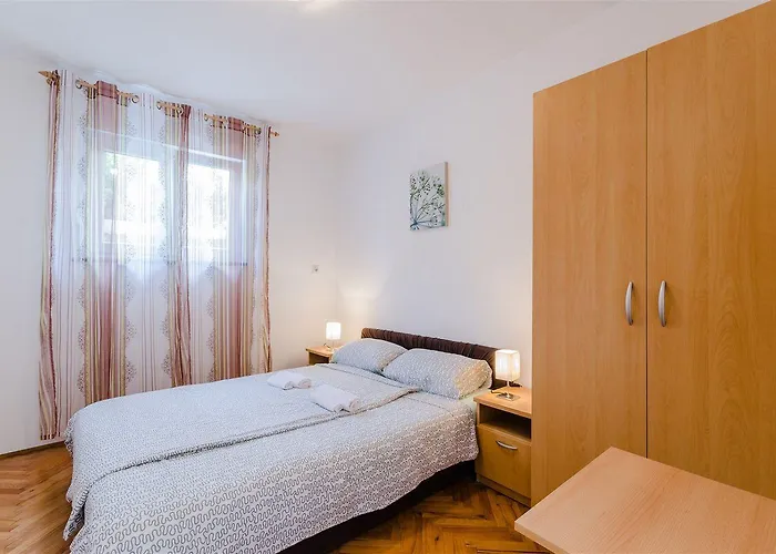 Mediterranes Mit Meerblick, Parkplatz, Babybett, Garten Apartament *