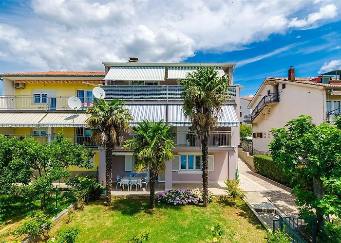 Mediterranes Mit Meerblick, Parkplatz, Babybett, Garten Apartament