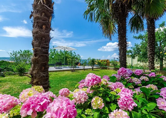 Apartament Mediterranes Mit Meerblick, Parkplatz, Babybett, Garten