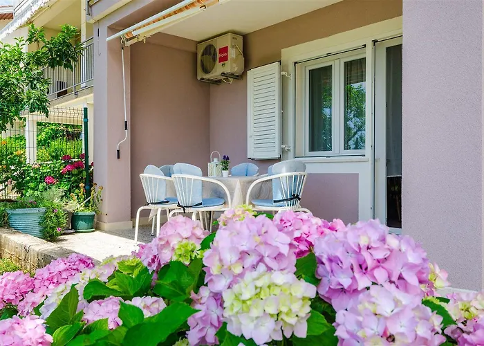 Mediterranes Mit Meerblick, Parkplatz, Babybett, Garten アパート ツリクヴェニツァ