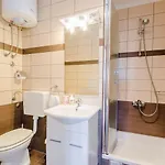 Apartman Mediterranes Mit Meerblick, Parkplatz, Babybett, Garten