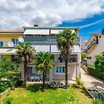 Mediterranes Mit Meerblick, Parkplatz, Babybett, Garten Apartman