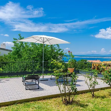 Апартаменты Mediterranes Mit Meerblick, Parkplatz, Babybett, Garten Цриквеница