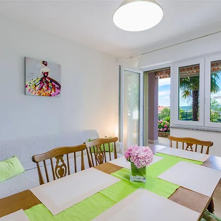 Mediterranes Mit Meerblick, Parkplatz, Babybett, Garten