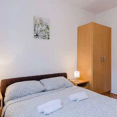 Lejlighed Mediterranes Mit Meerblick, Parkplatz, Babybett, Garten Crikvenica