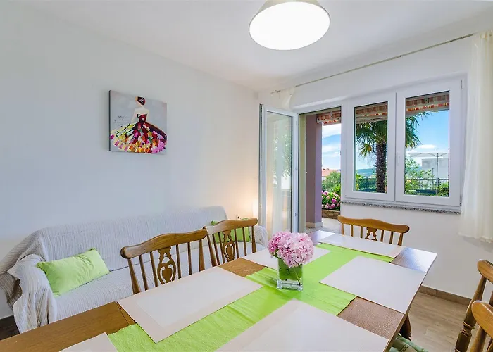 Mediterranes Mit Meerblick, Parkplatz, Babybett, Garten