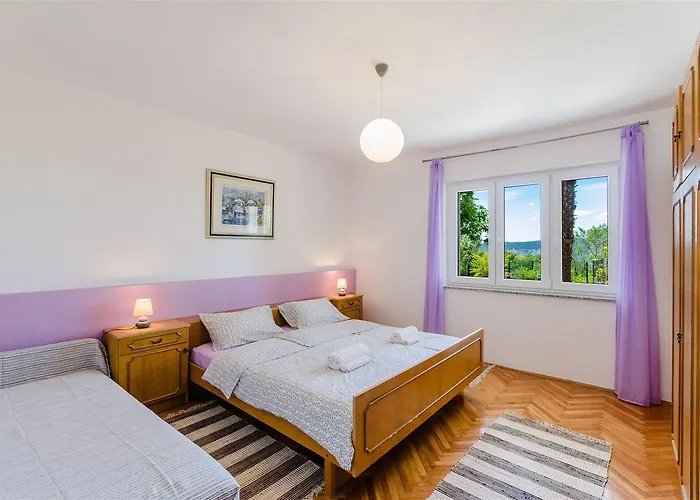 Mediterranes Mit Meerblick, Parkplatz, Babybett, Garten