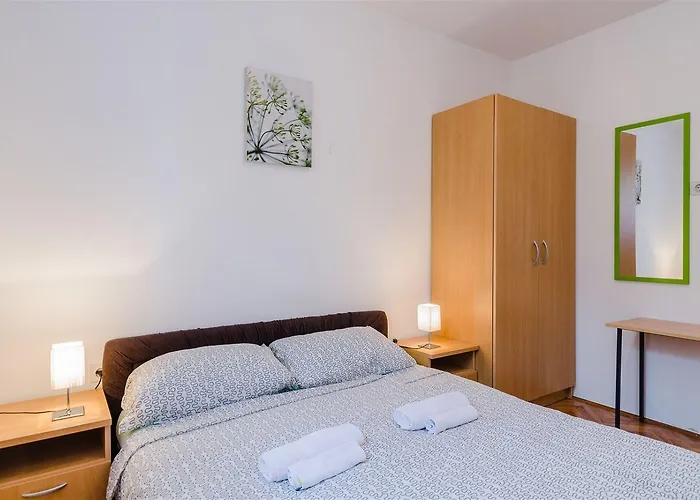 Апартаменты Mediterranes Mit Meerblick, Parkplatz, Babybett, Garten Цриквеница