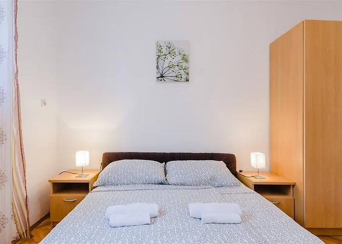 Mediterranes Mit Meerblick, Parkplatz, Babybett, Garten